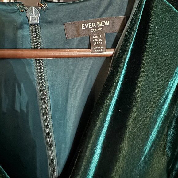 Ever New Antionette Wrap Velvet Midi Emerald Green - Picture 3 of 7